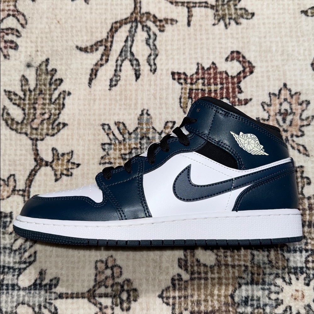 Air Jordan 1 Mids